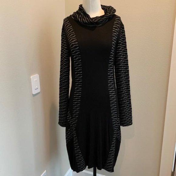 Elegant Black and Gray Long Sleeve Dress - Picture 1 of 6